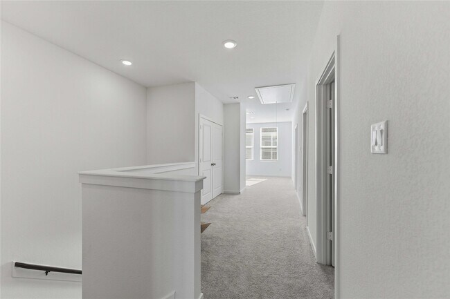 Building Photo - 2206 Via Isa Ln