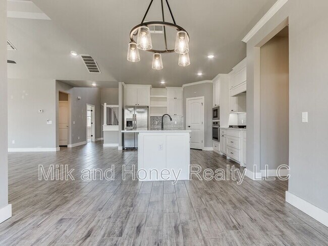 Building Photo - 3212 Hayven Cir