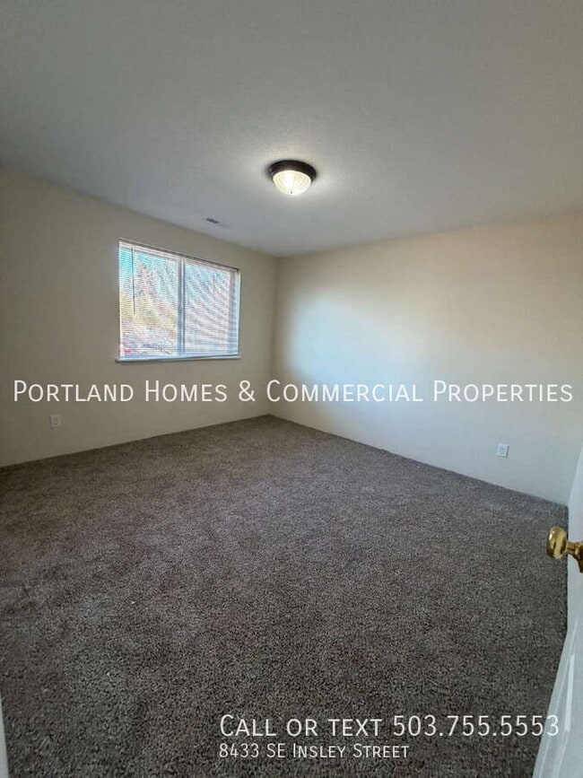 Building Photo - 8433 SE Insley St