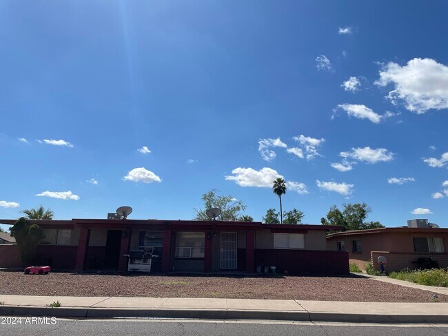 Building Photo - 1205 W Southern Ave