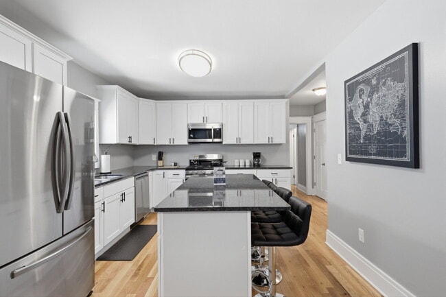 Building Photo - Furnished 3-Bedroom, 2-Bath Apartment in North Buffalo