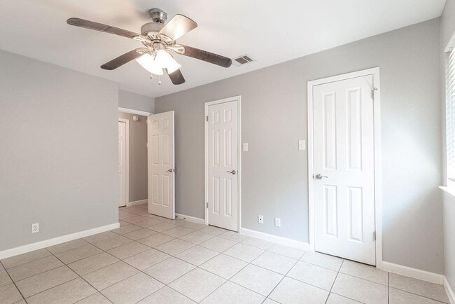 Building Photo - 1810 Nicole Cir