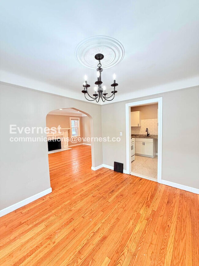 Building Photo - 15472 Lauder St