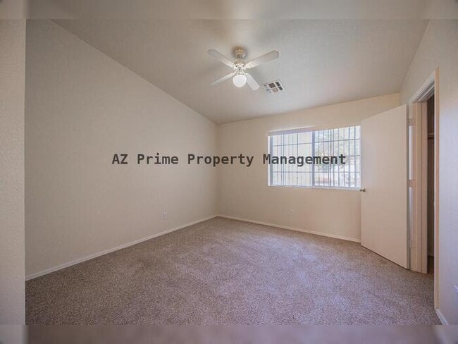 Building Photo - 1961 N Hartford St