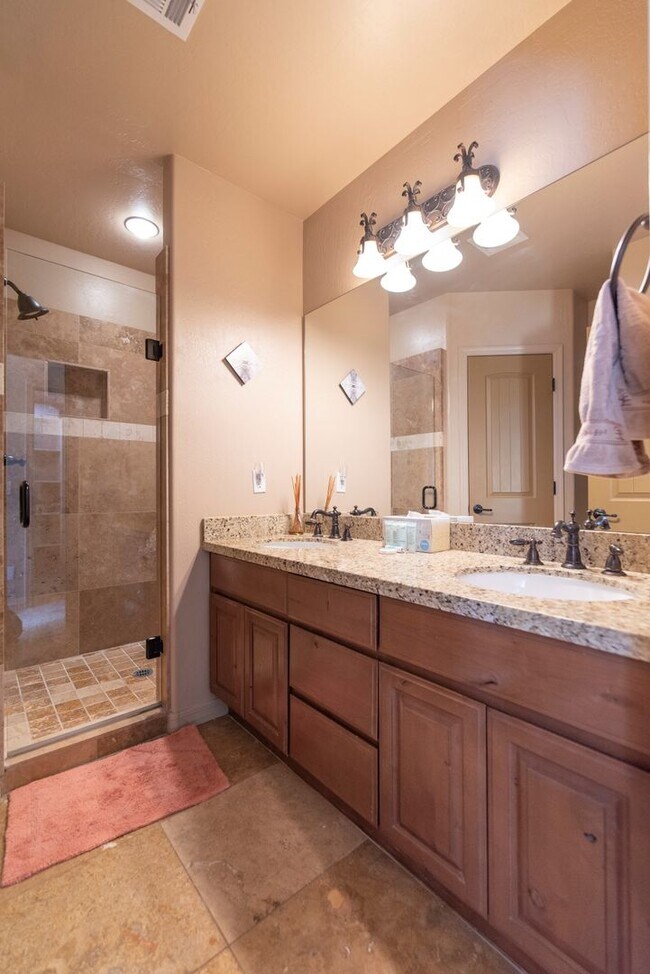 Building Photo - Furnished, Short term rental or long-term ...