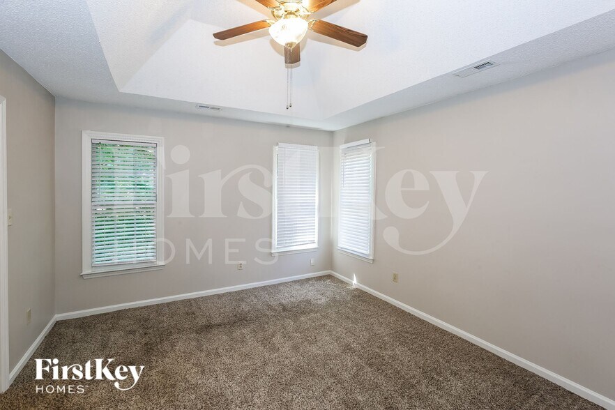 Building Photo - 10400 Hellebore Rd