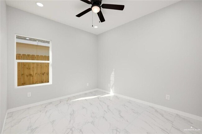 Building Photo - 1025 N Woodson Ave