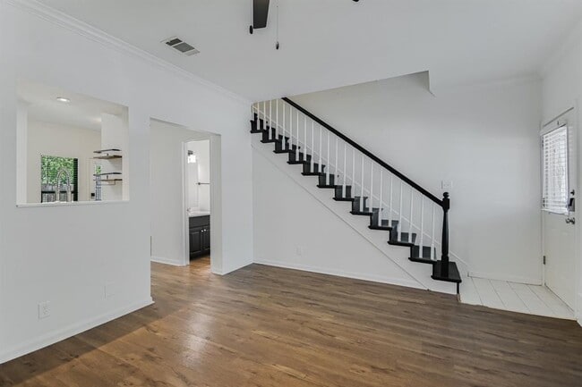 Building Photo - 1307 Kinney Ave
