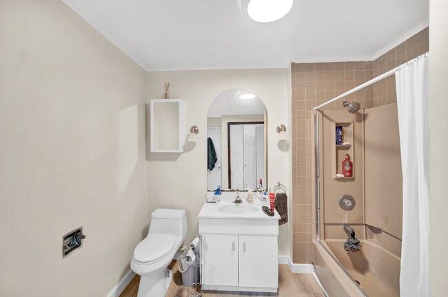 Building Photo - 919 Foster St