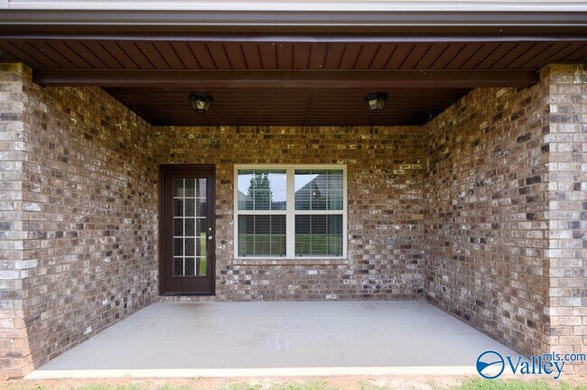 Building Photo - 141 Slade Thomas Dr