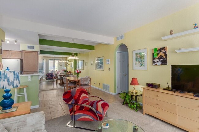 Building Photo - Two bedroom condo