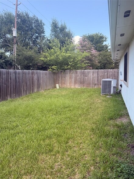 Building Photo - 4817 Falcon Forest Dr