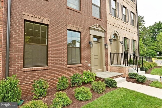Building Photo - 4404 Fair Lakes Ct