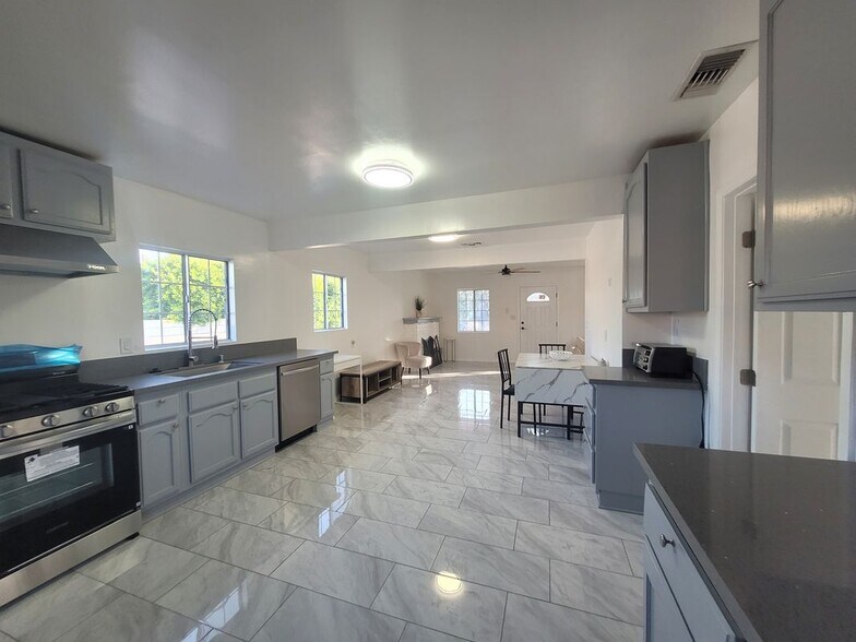 Primary Photo - 10138 Arleta Ave