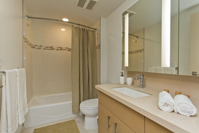 Building Photo - Modern 1-Bedroom Condo in Kakaako – 20th F...