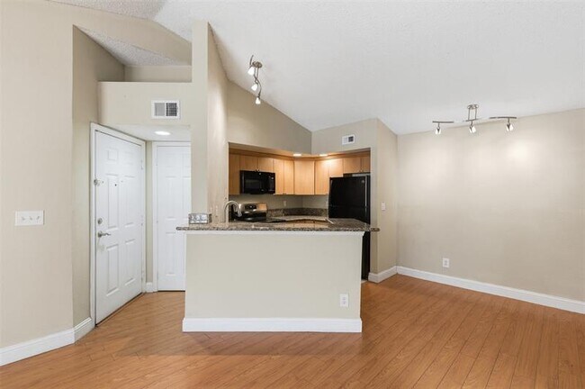 Building Photo - 731 Vista Isles Dr