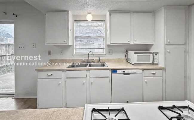 Building Photo - 3206 Abbey Field Ln