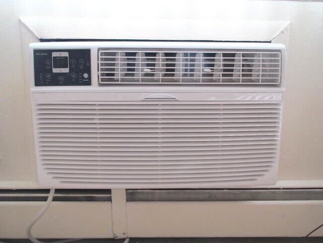 Building Photo - 33 N Clifton Ave