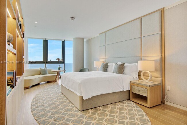 Building Photo - 15701 Collins Ave