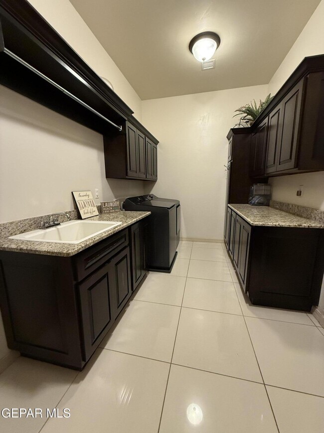 Building Photo - 13452 Emerald Falls Dr