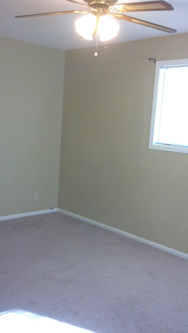 Building Photo - 3919 N Donna Ln