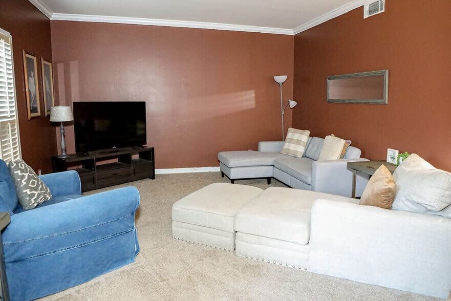 Building Photo - 2929 Canterbury Ct