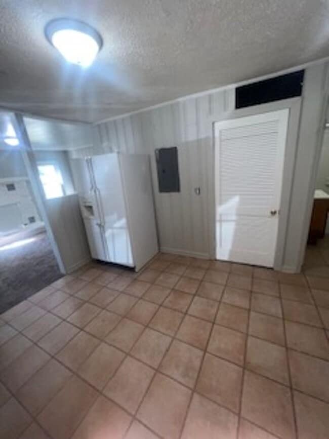 Building Photo - 1401 E Missouri St