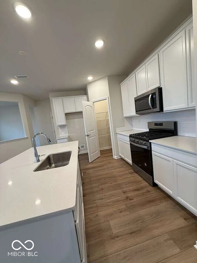 Building Photo - 6871 Seabiscuit Rd