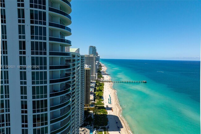 Building Photo - 15901 Collins Ave