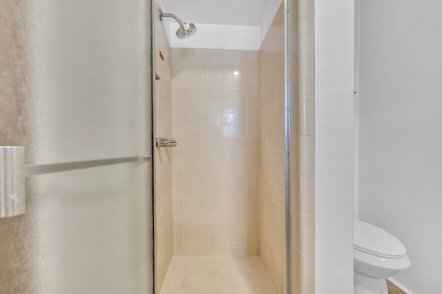 Building Photo - 9339 Louise Ave