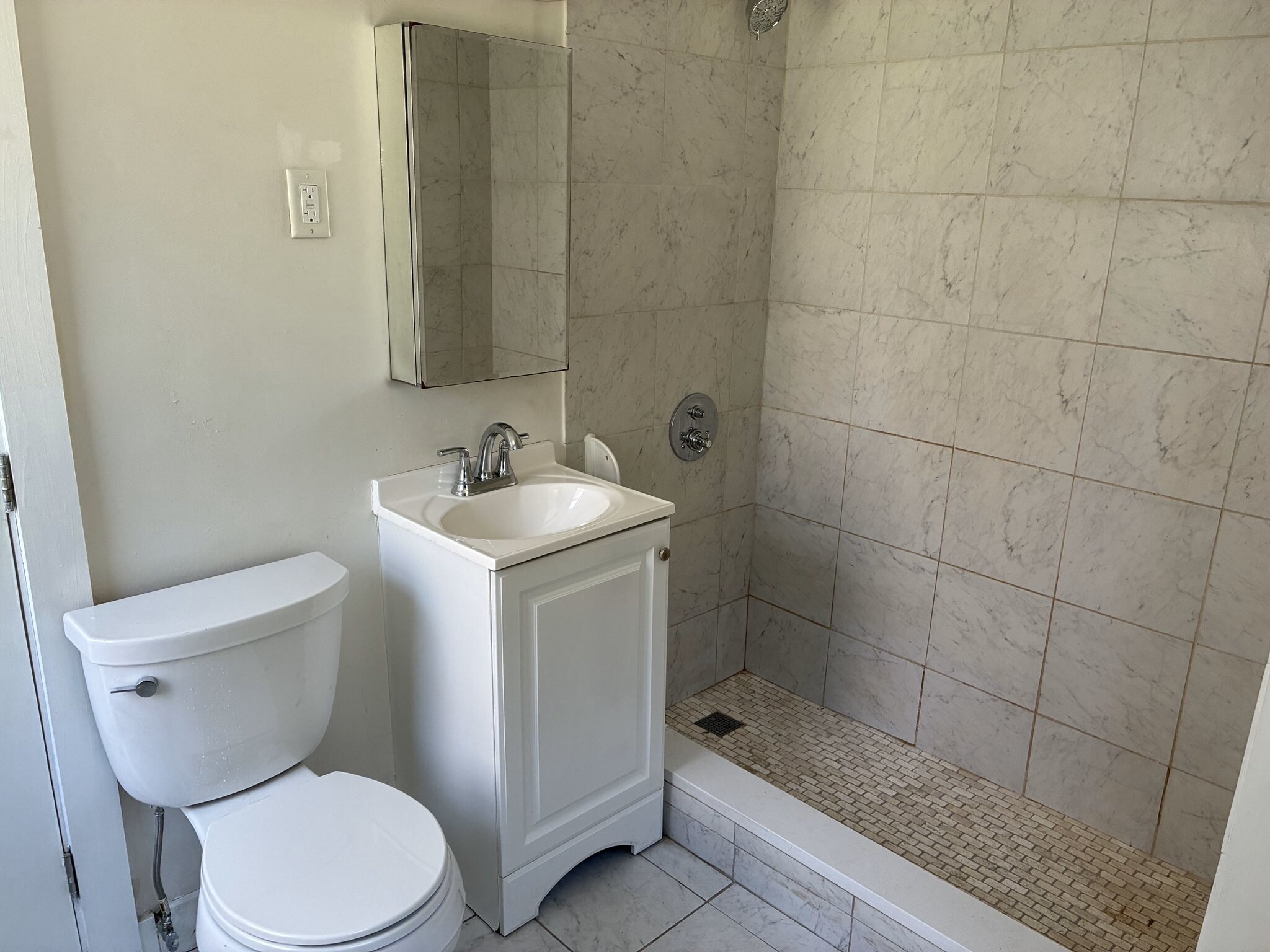 Building Photo - 32 Park Vale Ave