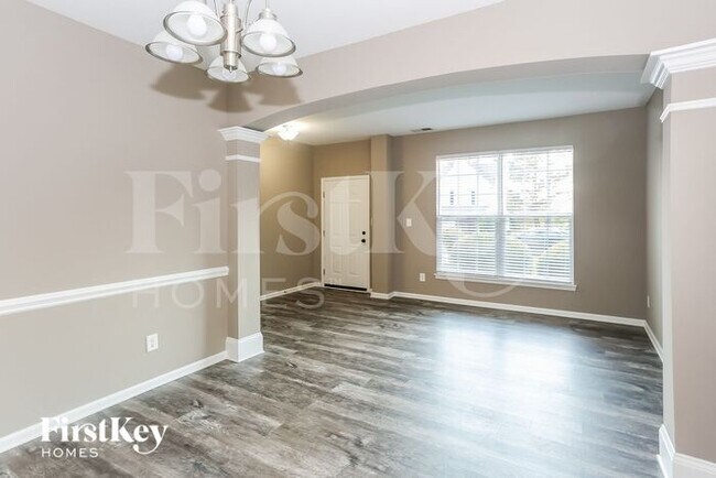 Building Photo - 111 Vance Crescent Dr