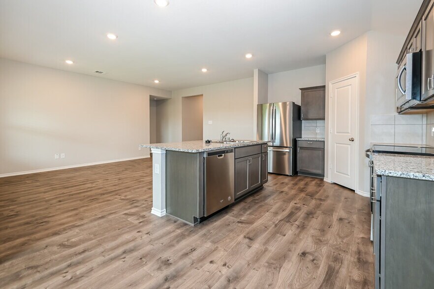 Building Photo - 2618 Saldana Dr