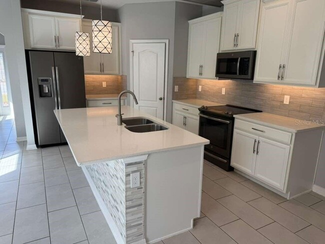 Building Photo - 1301 Clear Brook Pl