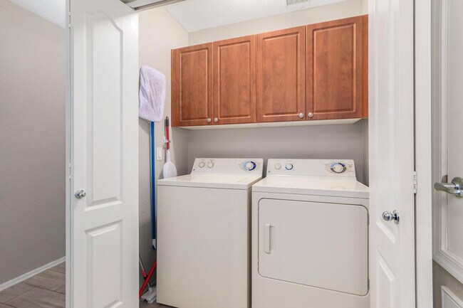 Building Photo - 705 W Queen Creek Rd