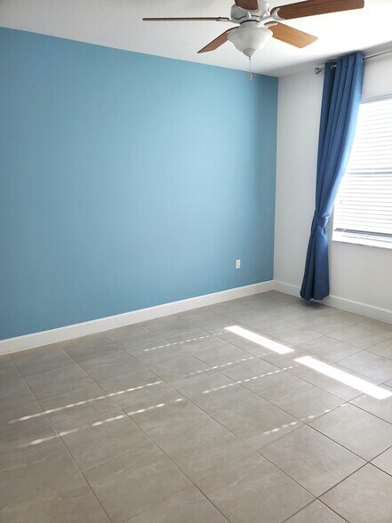 Building Photo - 11681 SW Oceanus Blvd