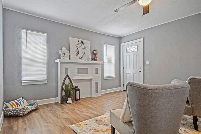 Building Photo - 1704 Cairo Ave