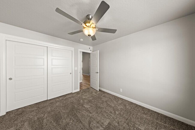 Building Photo - 2120 E Yant Flt Dr