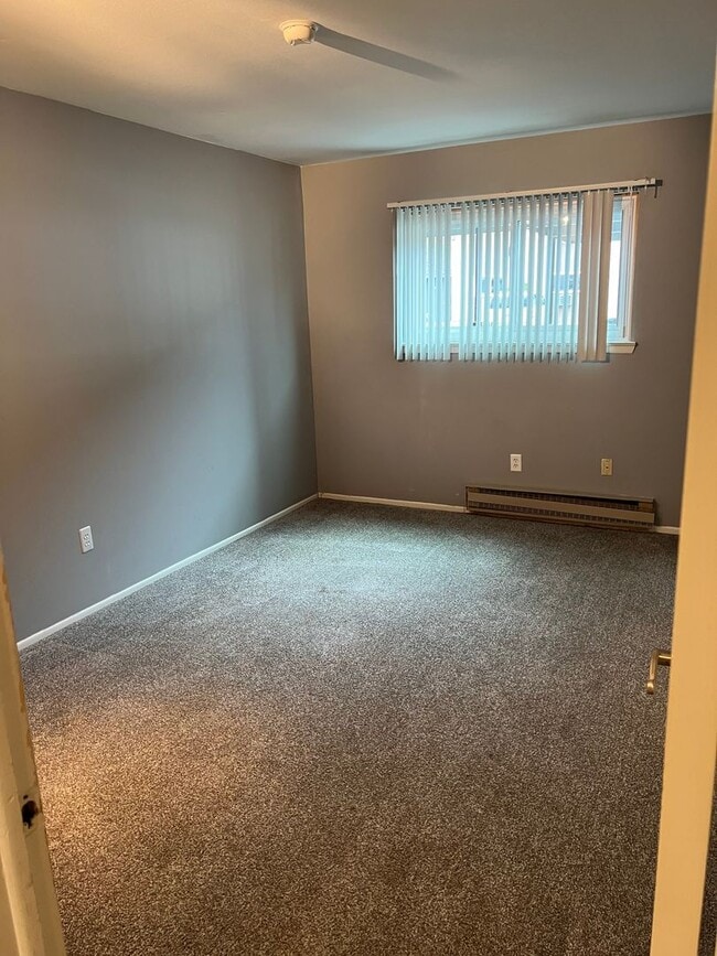 Building Photo - Beautiful 2 bedroom, 1.5 bath Condo in Wes...