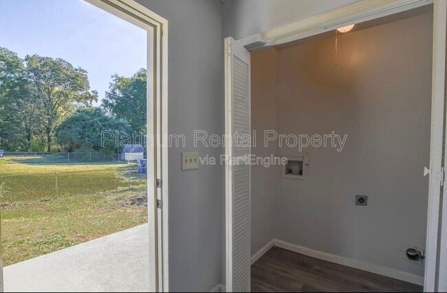 Building Photo - 2612 Loghaven Dr NW