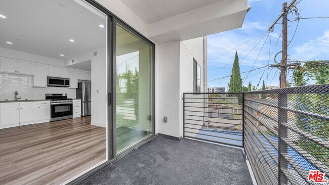 Building Photo - 667 Wilton Pl