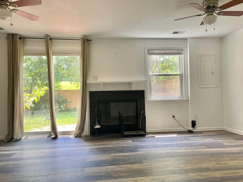 Building Photo - 7351 Crestleigh Cir