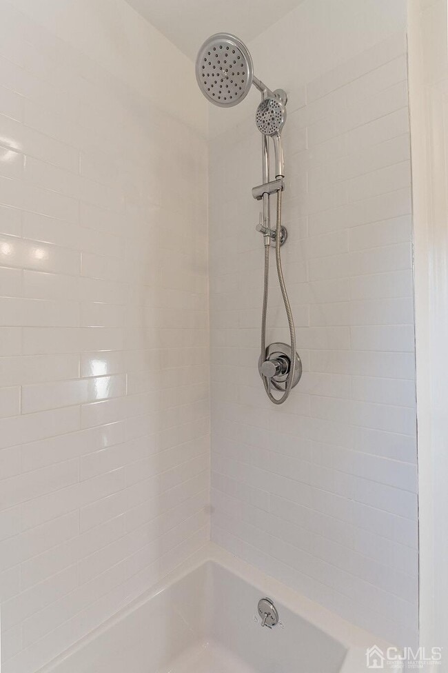 Building Photo - 21 Heathcote Ave