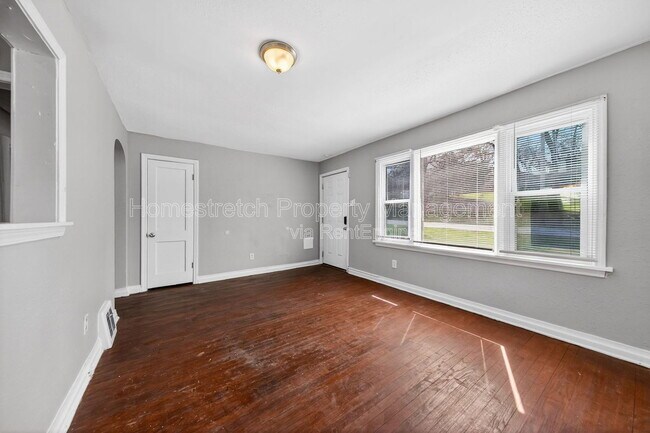 Building Photo - 605 Abston St