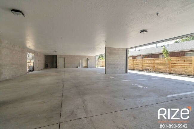 Building Photo - 3359 S 900 E