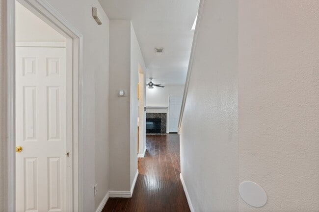 Building Photo - 3906 Pickett Pl Dr