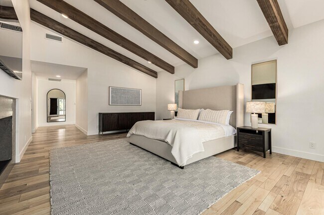 Building Photo - 9917 N 52nd St