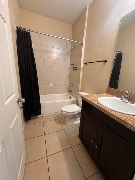 Building Photo - 677 Royalty Ct