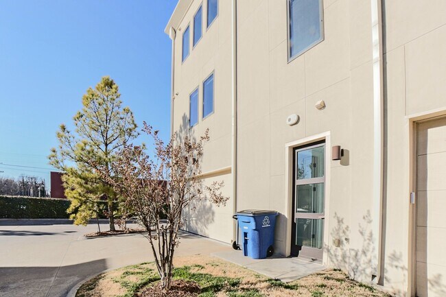 Building Photo - Beautiful Brookside SMART HOME now available!