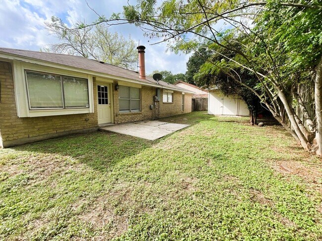 Building Photo - 5615 Lynngate Dr
